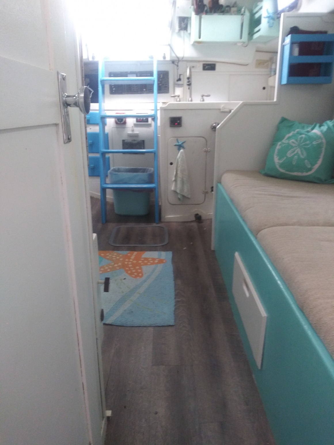 Salon looking aft, settees and companionway (2020)