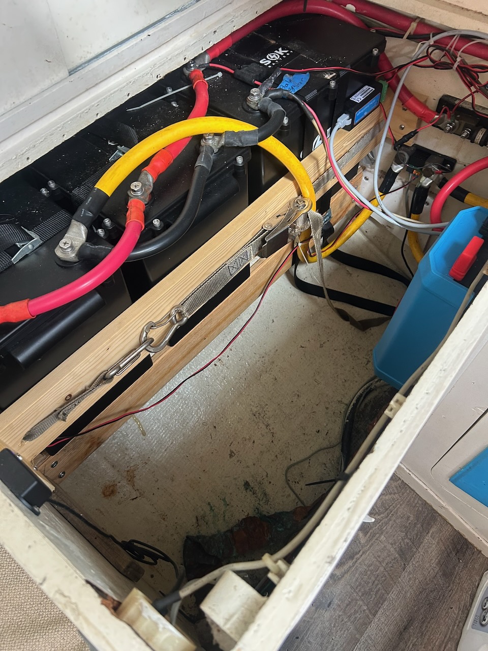 SOK lithium house battery bank and wiring